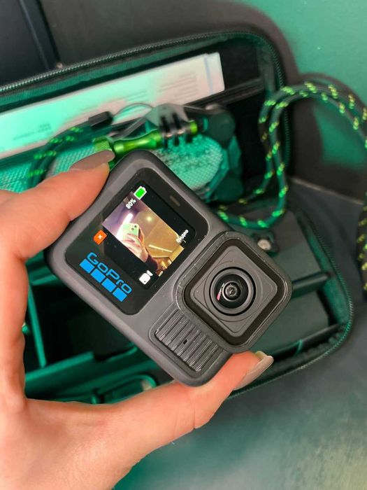 Екшн-камера GoPro Hero 13 з магнітним кріпленням