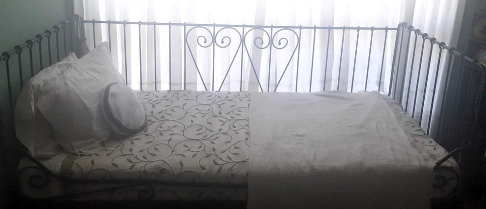 Iron Bed 200 x 90 in Perfect Condition