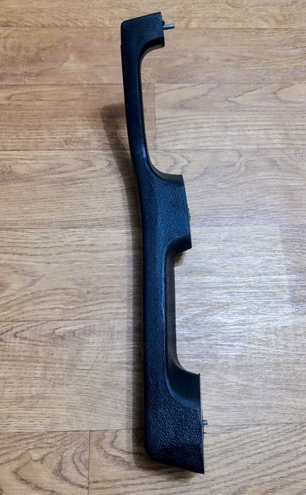 Задняя ручка-подлокотник ВАЗ 2106-07.