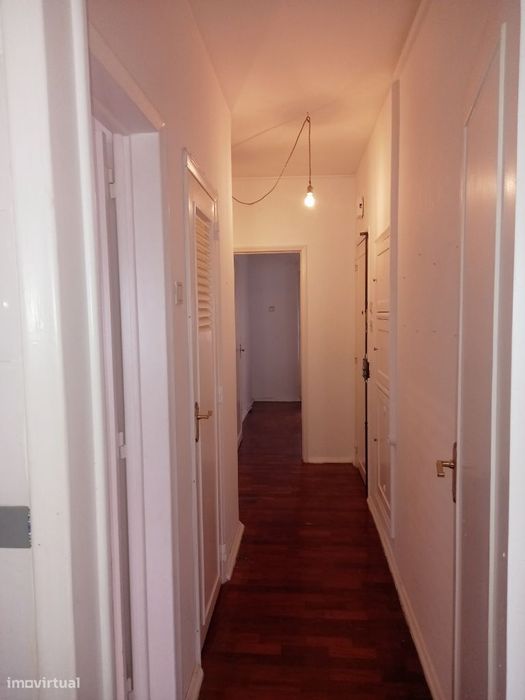 Apartamento T2 junto à Av. de Roma