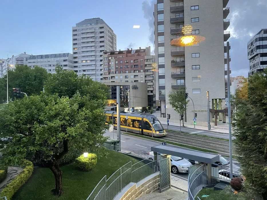 Lugar Garagem + Arrumo na Av. República - Gaia