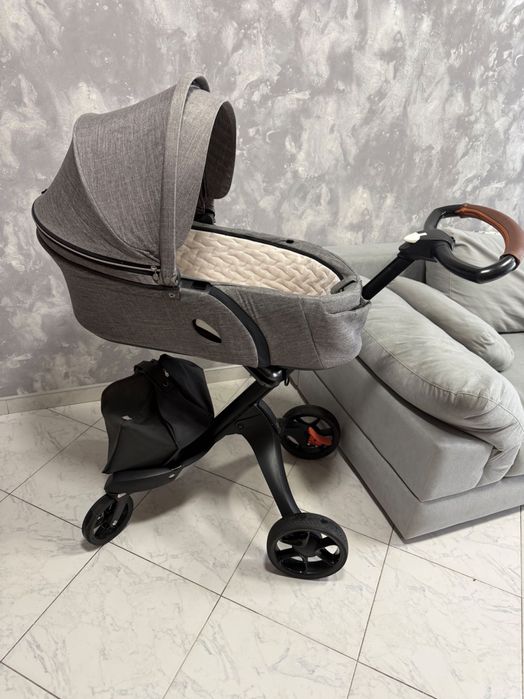 Продам коляску Stokke Xplory