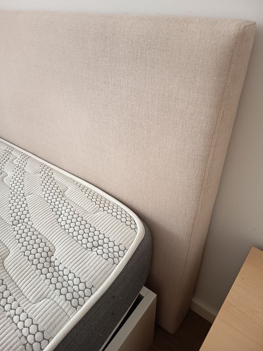 Cama e mesinhas de cabeceira