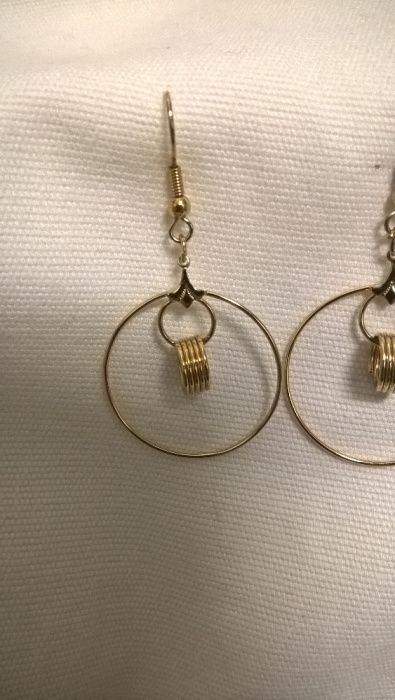 Brincos circulares dourados (portes incluídos)