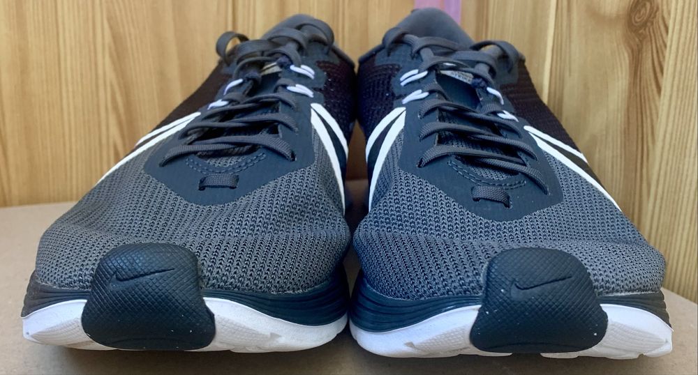 Кросівки Nike Zoom Strike 2