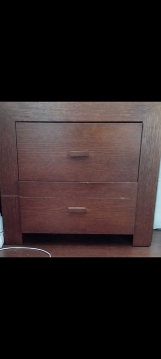 Mesinha de cabeceira castanha em pinho