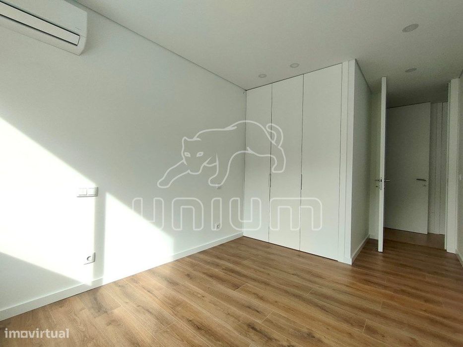 Apartamento T2 Novo com Varanda e Garagem em Darque