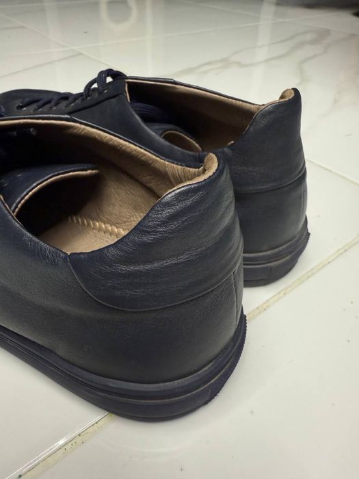 Продаю стильні сині шкіряні кеди Estro, розмір 44