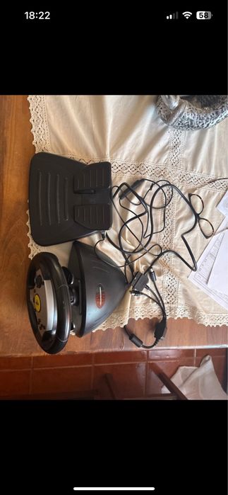Volante Ferrari (Thrusasmaster)