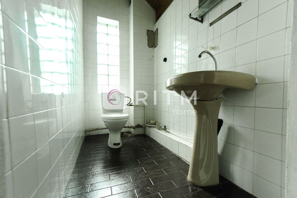 Ексклюзивний будинок садибного типу з розкішною територією с.Тарасове