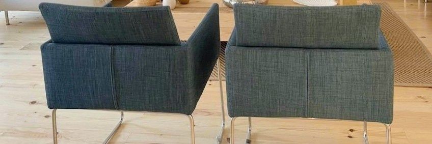 2 Cadeiras de Tecido azul petróleo com pés metálicos