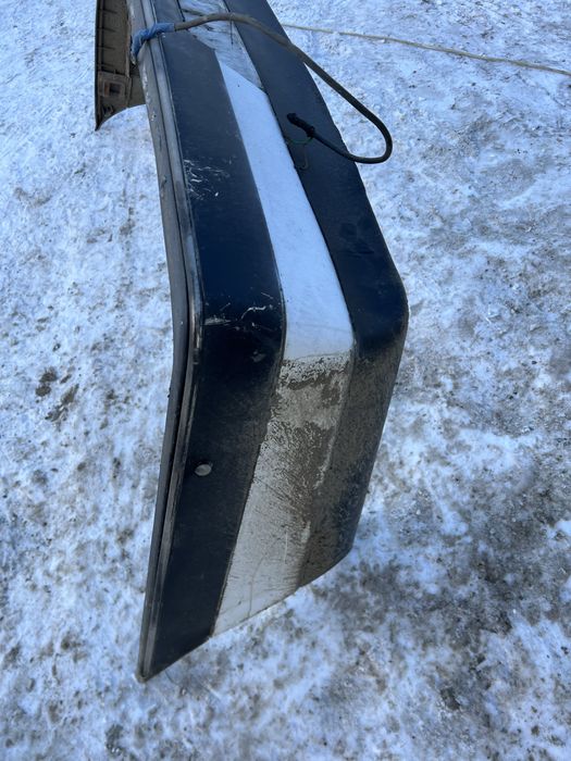 Бампера пежо 405. 1995р