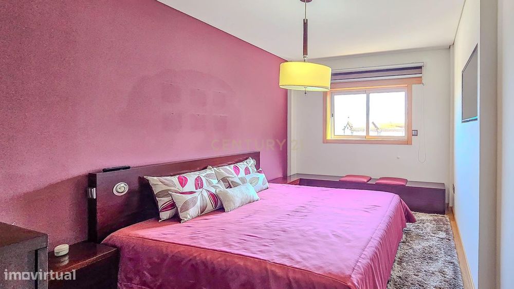 Apartamento T2 no Bonfim, Porto, terraço fechado e varanda.