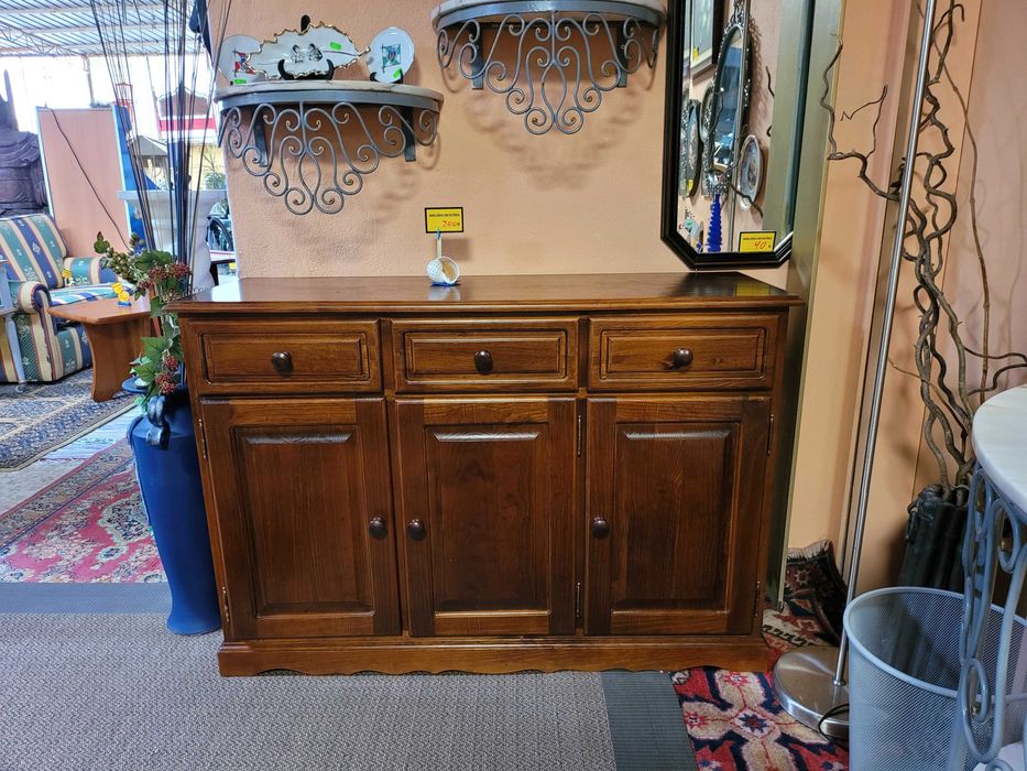 Aparador em madeira maciça - Muito bom estado geral