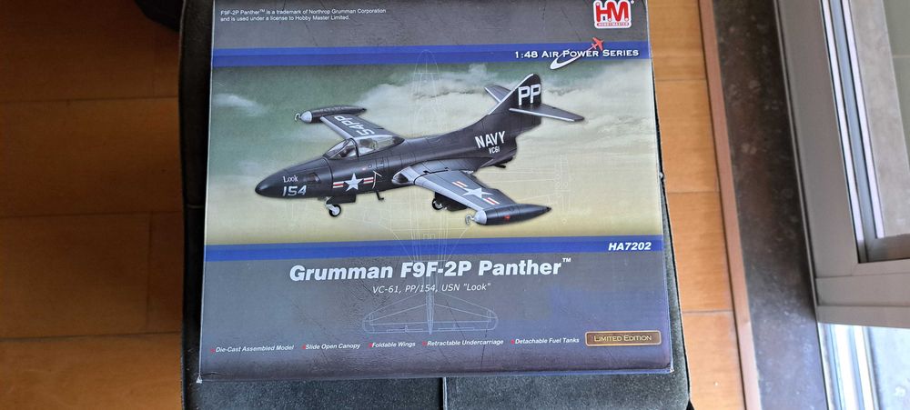 Avião da Hobby Masters Grumman F9F-2P Panther á escala 1:48