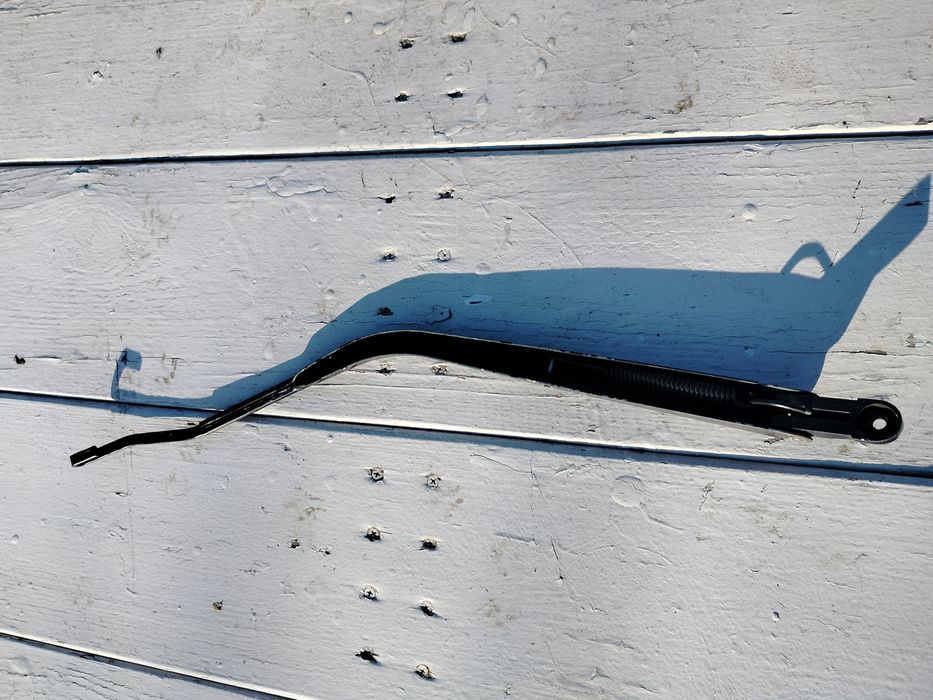 Toyota CarinaE задний стеклоочиститель