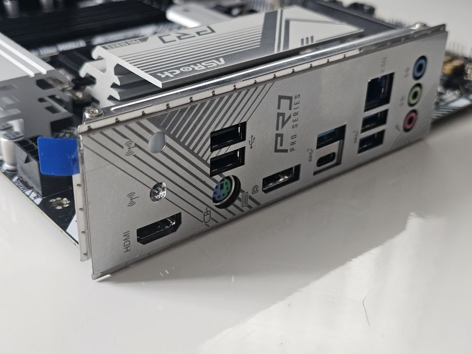 Ігрова материнка Asrock B760M Pro RS / DDR5 / S1700