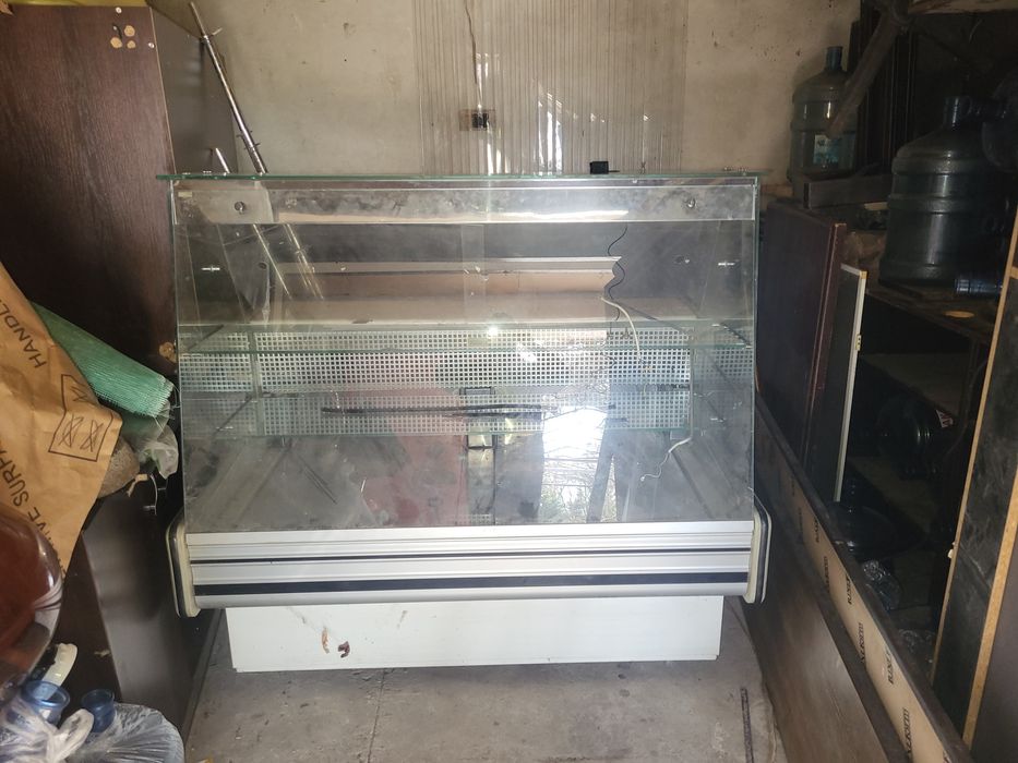 Продам кондитерську вітрину