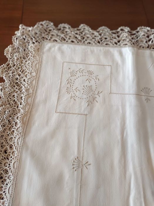 Lençóis antigos brancos com rendas e/ou bordados (desde 50€)