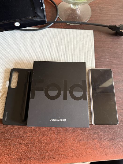 Samsung galaxy fold 4 beżowy, etui, pudełko