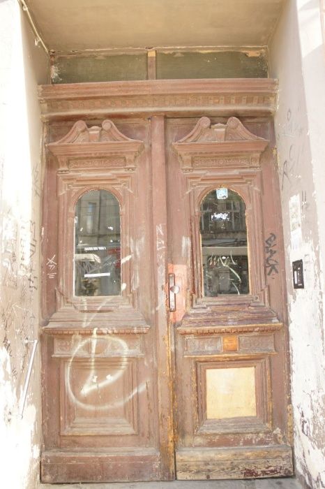 Renowacja drzwi, mebli bram i schodów