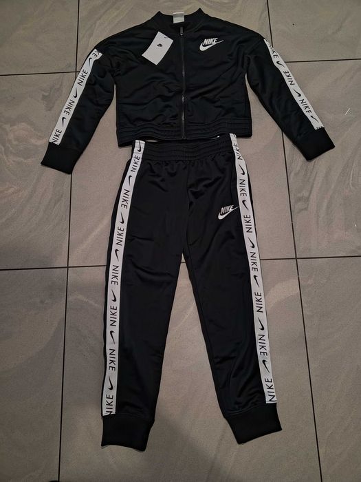 Dres dziecięcy Nike  roz 137-146