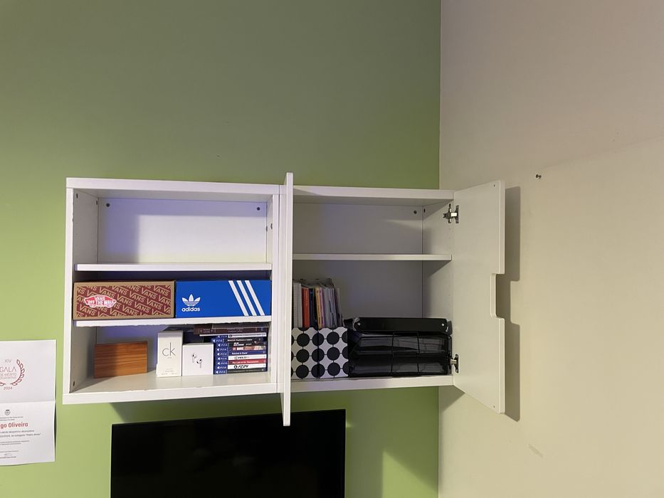 estante com portas  ikea