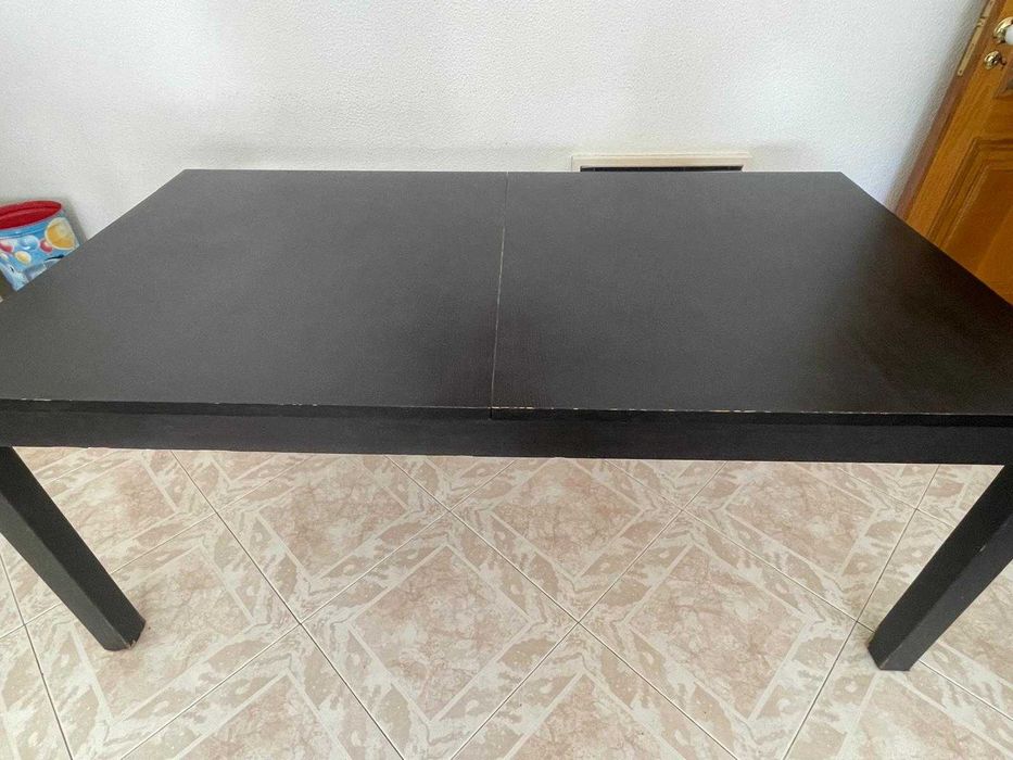 Mesa de jantar extensível preta