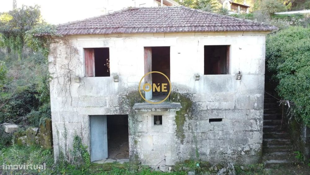 Ruina para reconstrução em Passô, Vila Verde