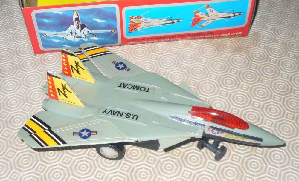 Tomcat (Grumman F14A) - avião funciona a pilhas