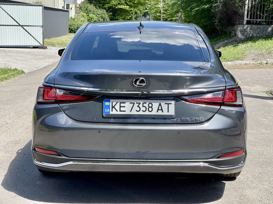 Lexus ES 250 полный привод 2022