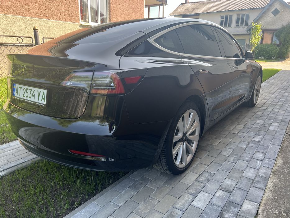 Tesla model 3 mid range CCS2
