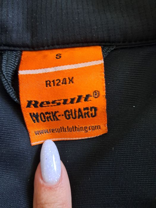 Куртки чоловічі весняні