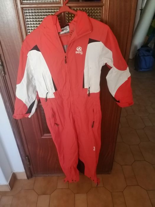 Calças para a neve novas e fato completo e botas