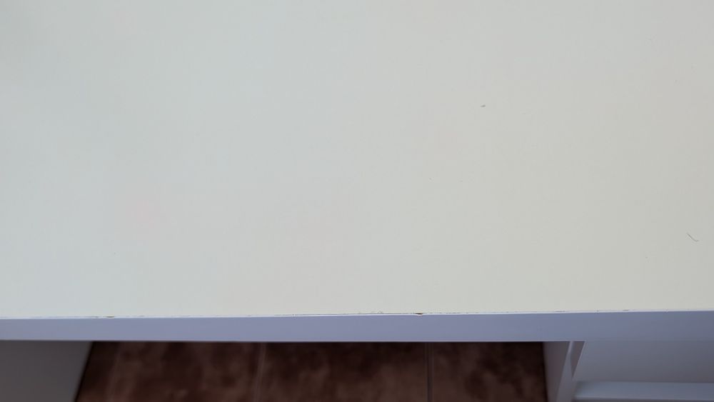 Secretária IKEA MALM branca 140x65 — como nova, já montada