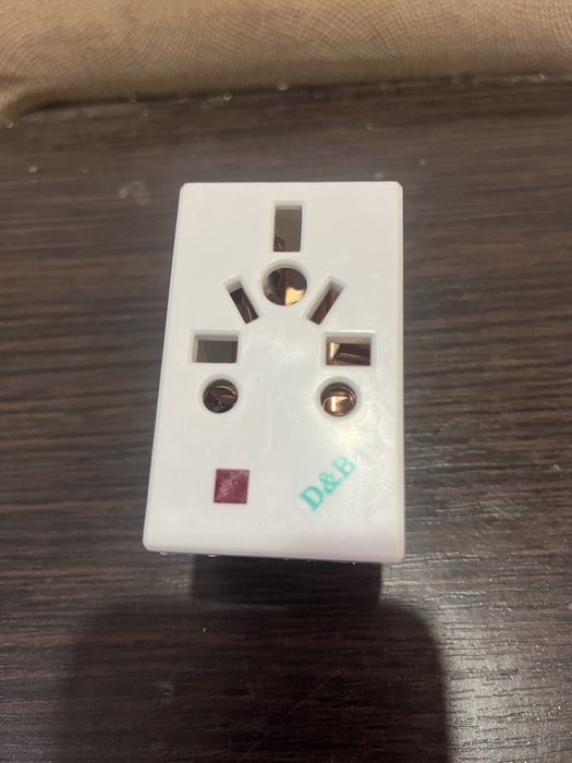 Універсальний перехідник-адаптер для розеток (EU/US/UK/AU)