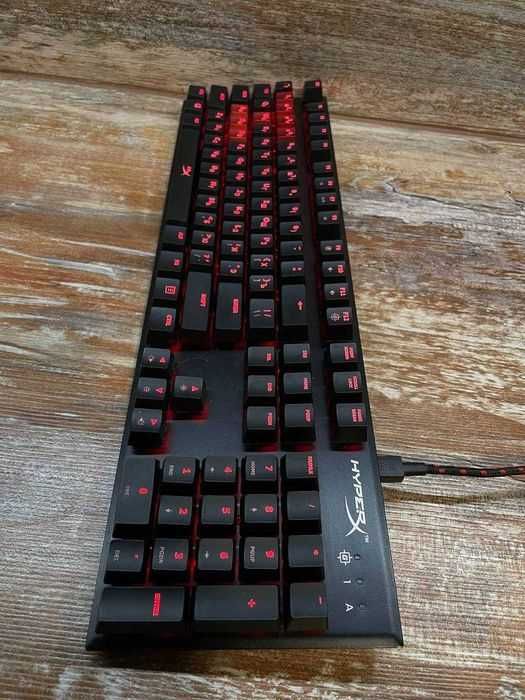 Топовая механическая клавиатура HyperX Alloy FPS Cherry MX Blue