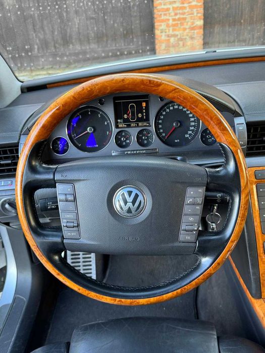 Volkswagen Phaeton LONG 4.2 V8 – 2003 r. – Luksus i Komfort Klasy Premium