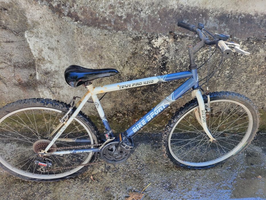 Bicicleta nova   nunca foi usada  ,estava fechada numa garagem