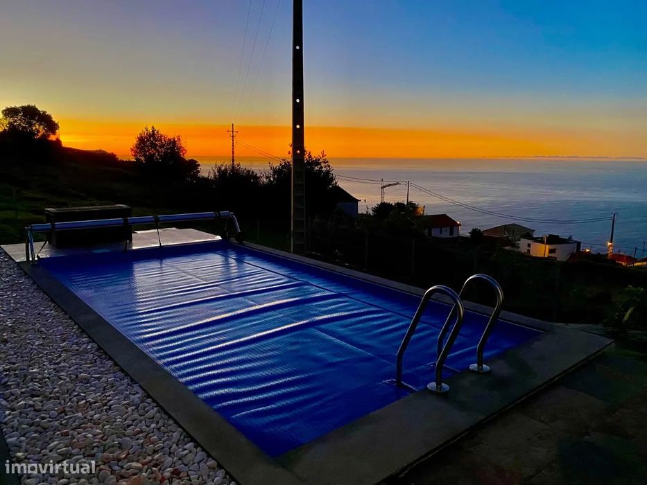 Moderna Moradia T2 com Vista Mar e Piscina na Calheta