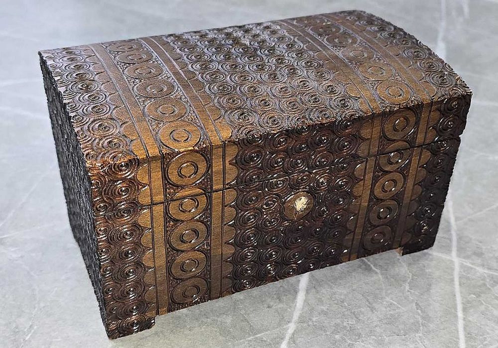 Drewniana szkatułka