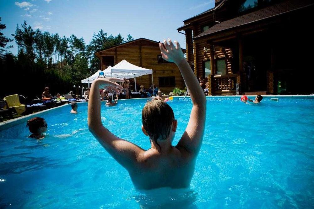 Подобова оренда будинку з басейном та банею Ідеально для свят,вихідних