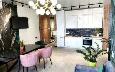 Продажа видовой 3-комнатной квартиры с новым ремонтом на Культуры 22Б