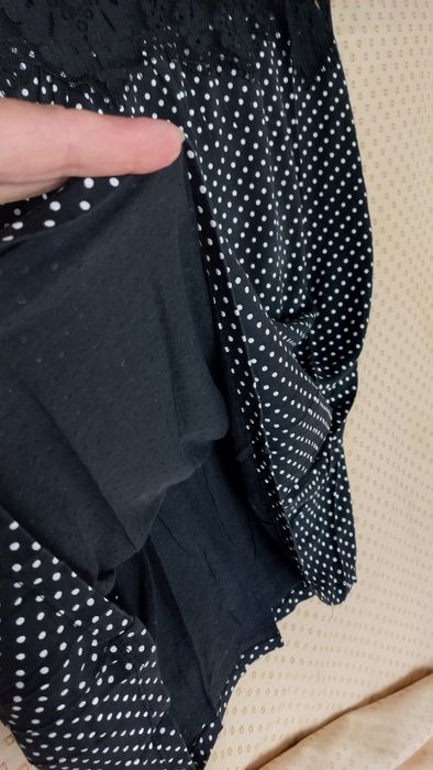 T-shirt cavada preta e com renda