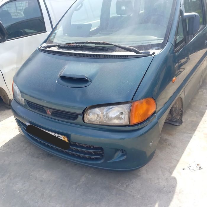 Frente completa Mitsubishi L400 ( tem um farol partido)