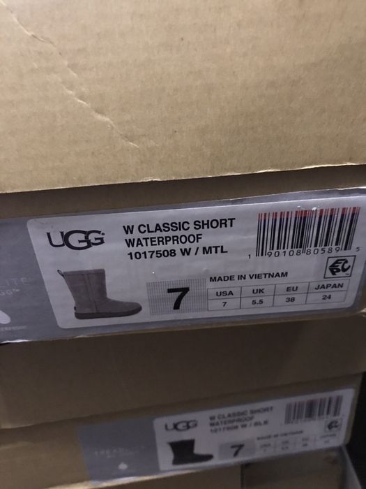 UGG Classic Short Waterproof