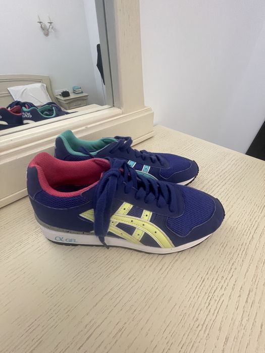 Кросівки     ASICS