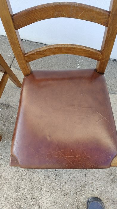 Cadeiras de madeira maciça