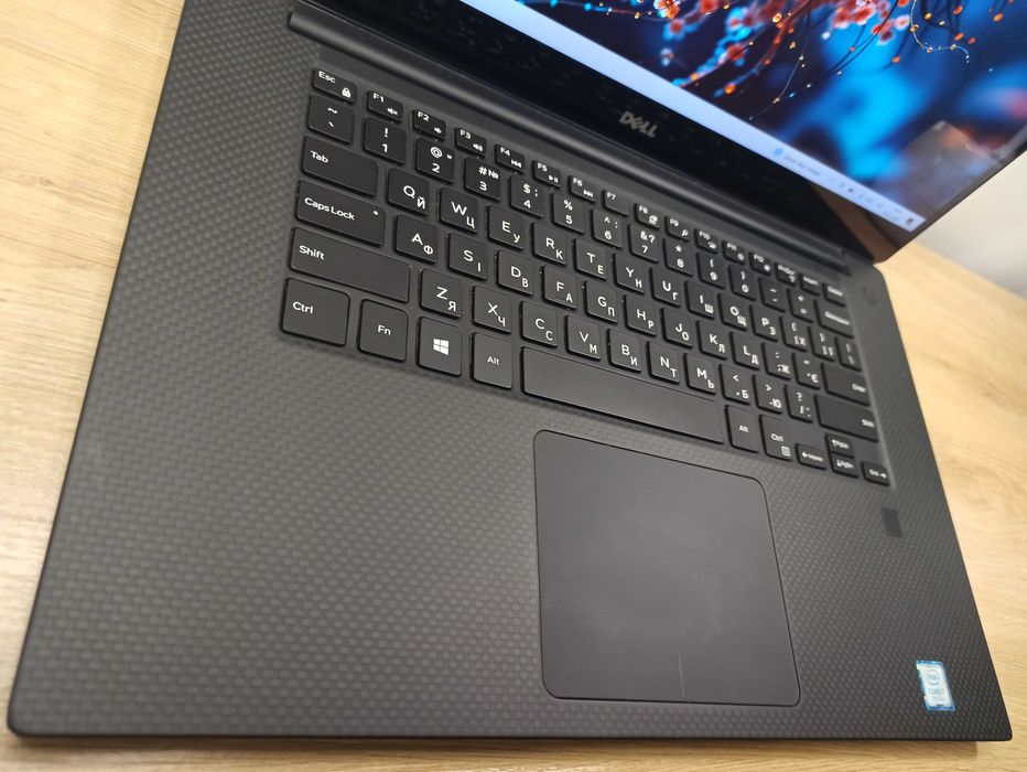 Ноутбук Dell XPS 15 9560 4K IPS Сенсор/i7 4ядра/16gb/512Gb/GTX1050 4gb