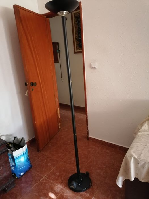 Candeeiro de pé alto